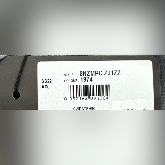 Armani Exchange Grey Pullover Hoodie
style:8NZMPC ZJ1ZZCOLOUR:1974
Sweatshirt - Picture 3 of 4